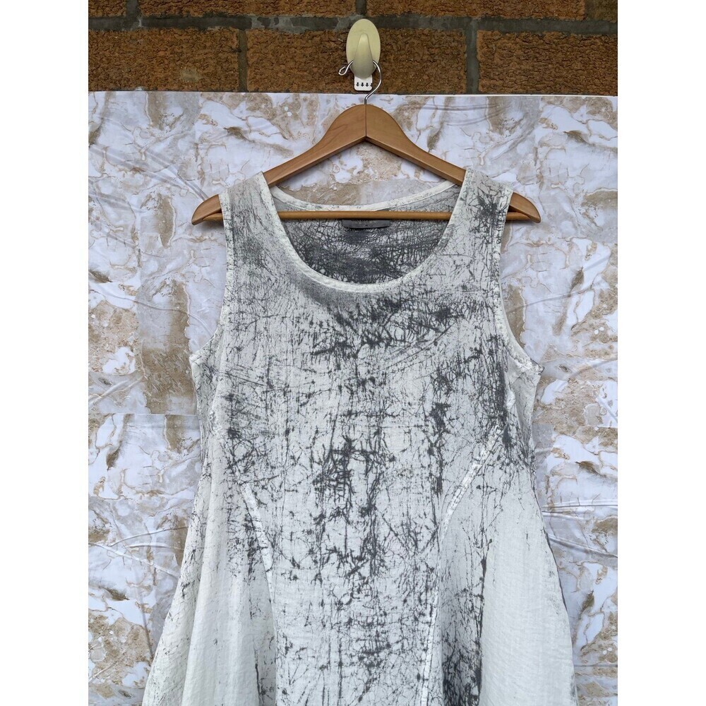 “Eleven Stitch Design Travel Bubble Dress Medium, White/Gray Tie‑Dye Balloon - Picture 4 of 11